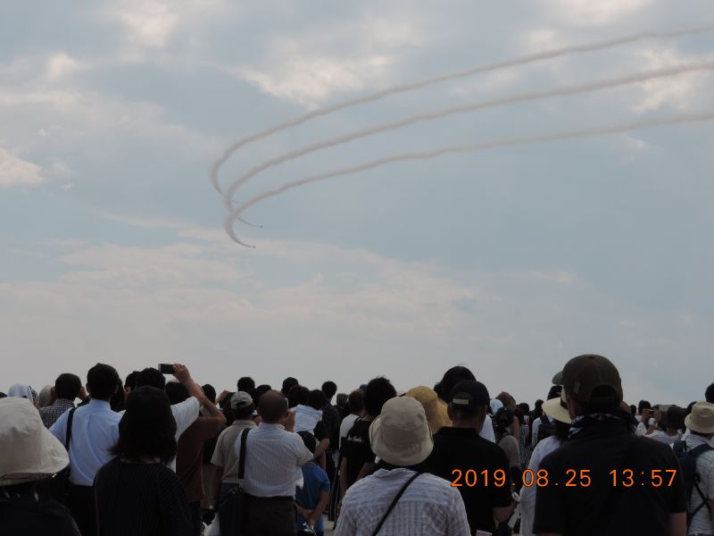 当日はたくさんのファンの方が鮮やかな訓練飛行・機動飛行を楽しみました